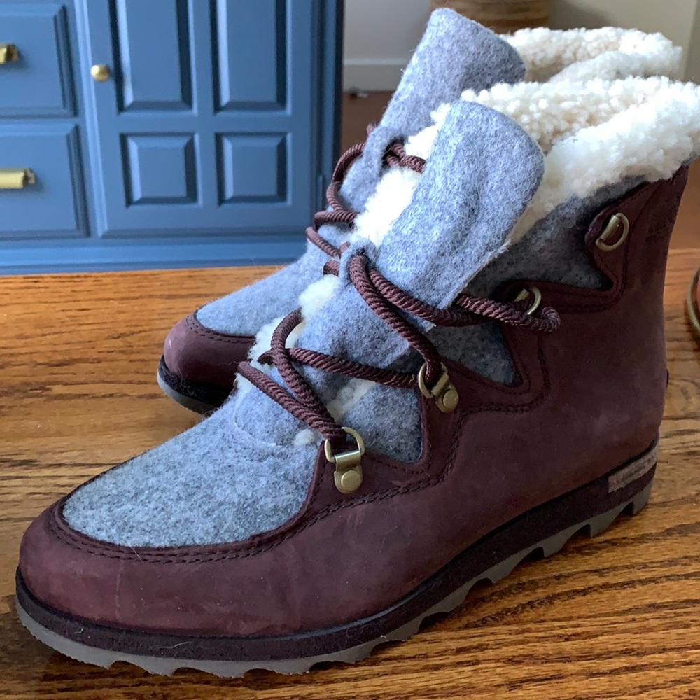 BRAND NEW SORELS
